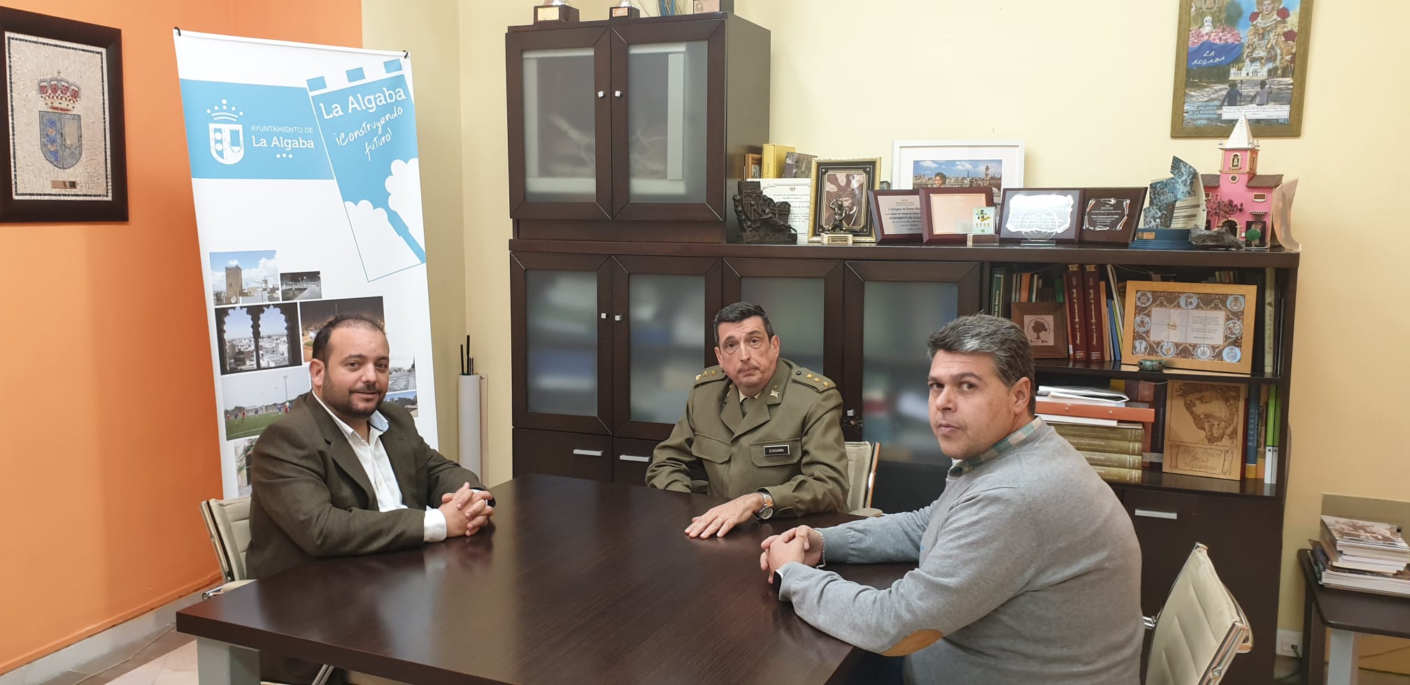 DELEGADO DEFENSA VISITA LA ALGABA