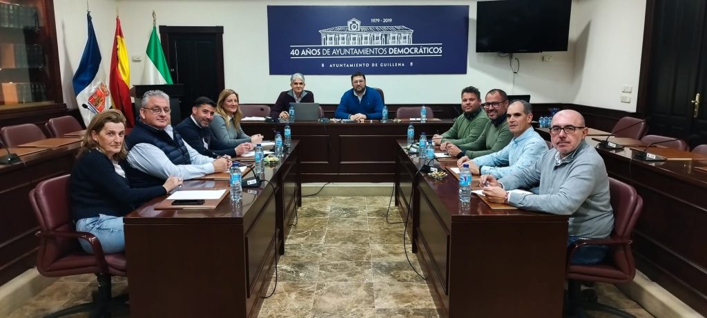 reunion-alcaldes-en-guillena-piden-reunion-a-la-junta-por-el-estado-de-las-carreteras-autonomicas-1024x461