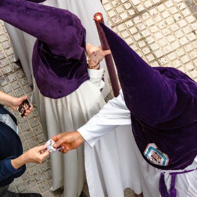 Hermandad de Jesús. Rezo en silencio. Antonio Bazán