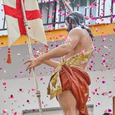 Hermandad de Soledad, Domingo Reserrección. Lluvia de amor. Rubén Polo